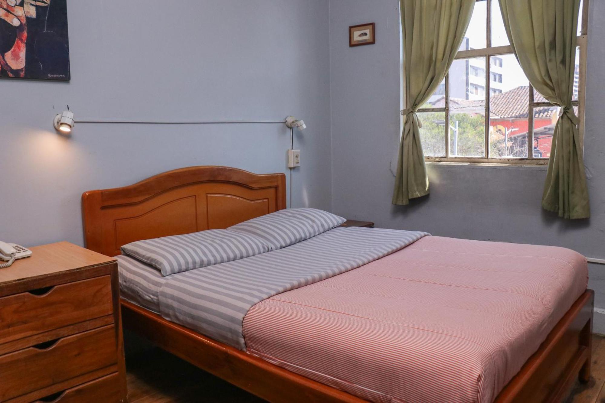 Blue House Youth Hostel Quito Buitenkant foto