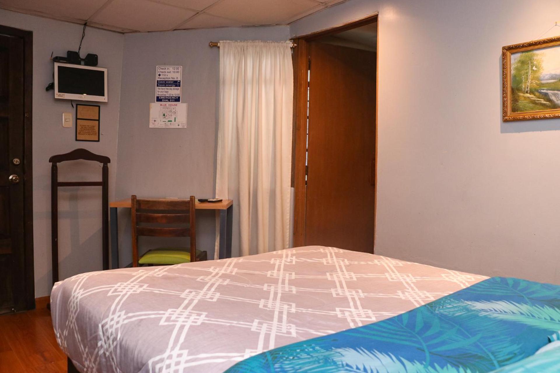 Blue House Youth Hostel Quito Buitenkant foto